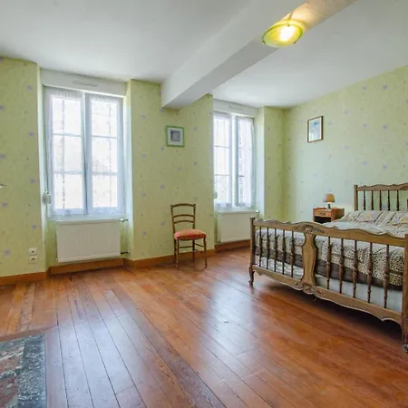 Les Cas Rouge Chamoy