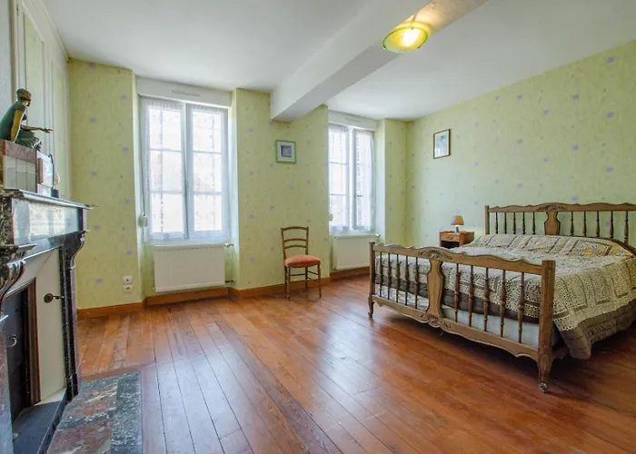 Les Cas Rouge Chamoy